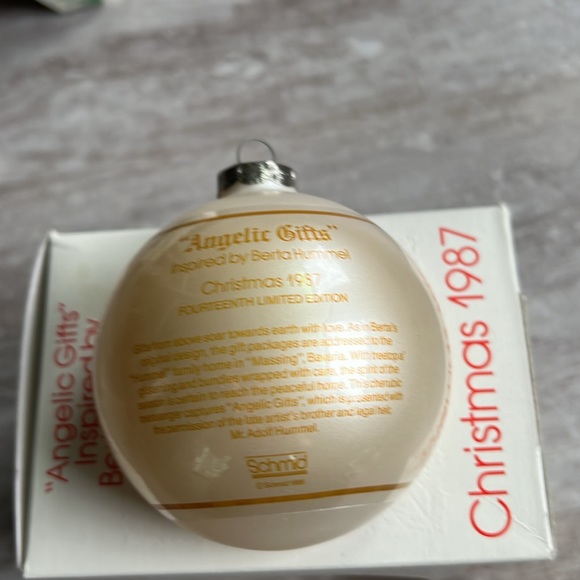 Schmid AngelicGifts Christmas 1987 ornament inspired by Berta Hummel - Picture 4 of 6